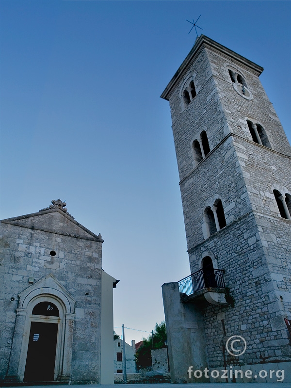 zvonik i sakristija