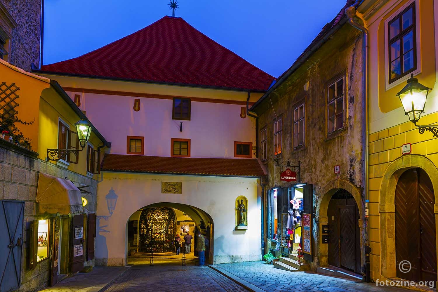 Najsvetije mjesto na svijetu... Kamenita vrata, Zagreb.