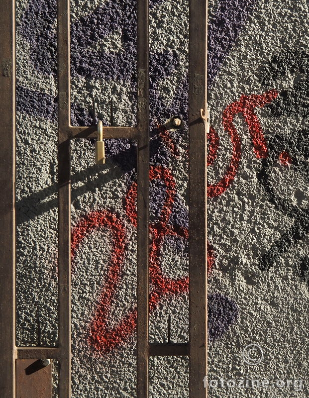 Grafit iza rešetke