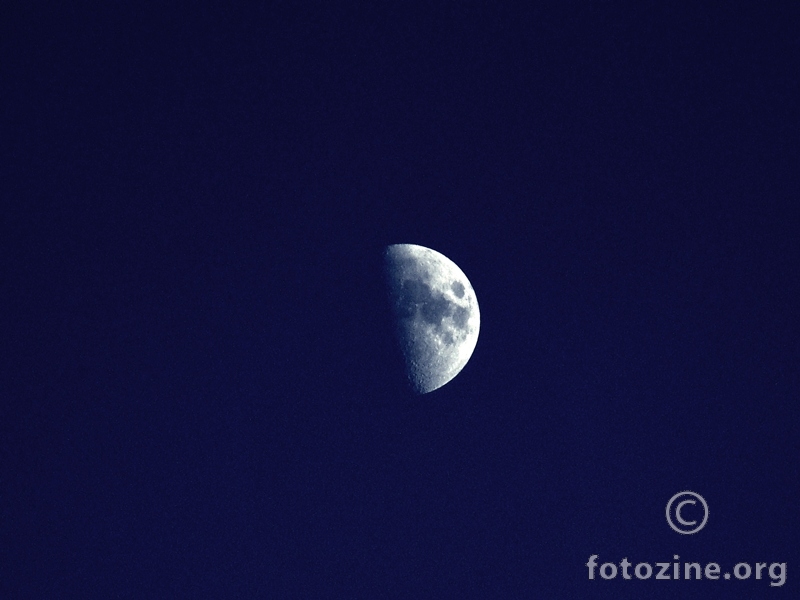 pogled na mjesec