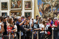 louvre paparaz…